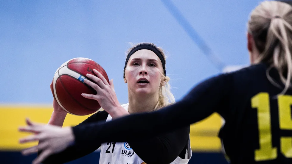 Jessica Lindstrom hade en ny double-double borta mot AIK på lördagen.