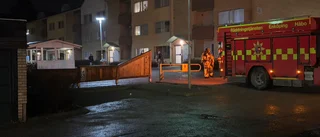 Larm om röklukt i flerfamiljshus – insatsen blåstes av