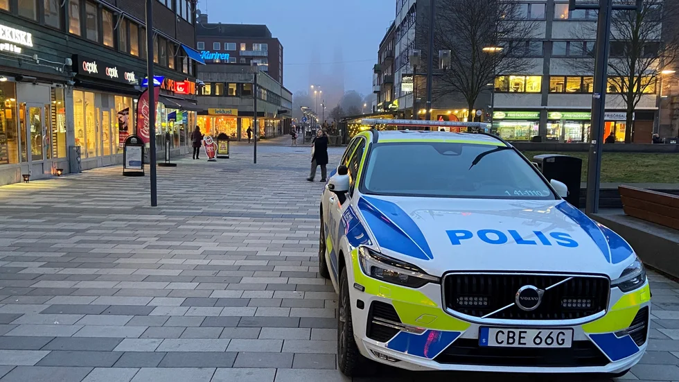 Polis på plats på Fristadstorget.