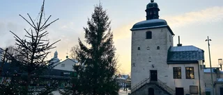 Vadstena med snorhalt torg och okynnesspatserande