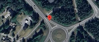 Stopp på väg 374 på grund av olycka med en personbil