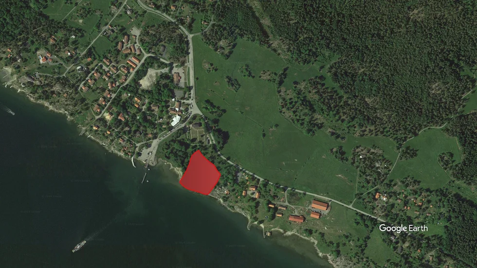 I det här området, strax söder om Gräsö kyrka och alldeles i närheten av färjeläget, planeras för nya bostäder.