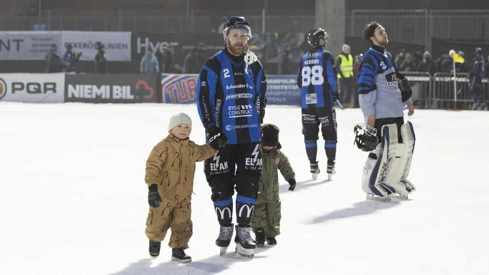 Stefan Kröller med barnen Frans och Falke.