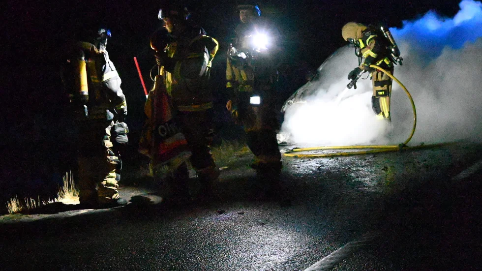 Fullt utvecklad brand i fordon.