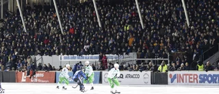 Spelare som stirrade mot den svarta Uppsalahimlen