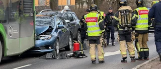 Två till sjukhus efter trafikolycka vid Ekonomikum 