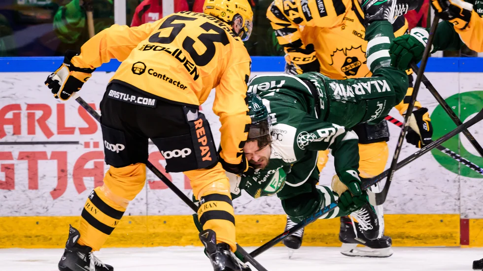 "Jag antar att han bara är arg över förlusten och att bli kastad runt som ett litet barn. 