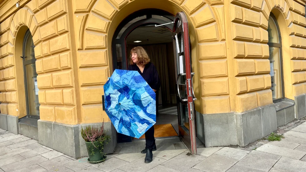 Sofie Sjöströms designbutik ligger i en historisk byggnad från 1880-talet. Lokalen i korsningen Bangårdsgatan/Dragarbrunnsgatan har bland annat huserat en frisörsalong och ett hotell.