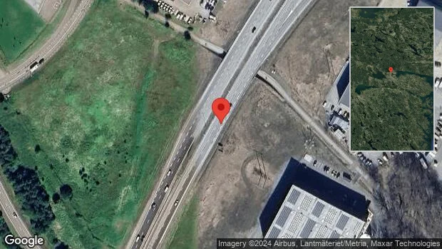 Stopp i ett körfält på grund av stillastående personbil på E4