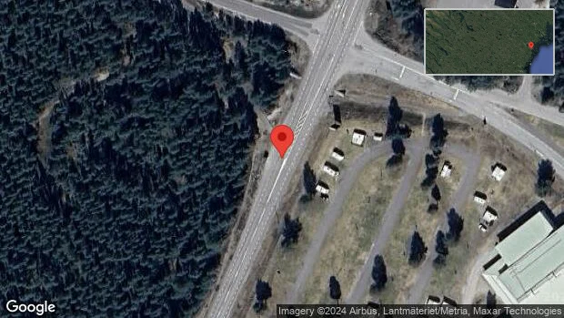 Stopp i ett körfält på grund av en stillastående personbil på väg 506
