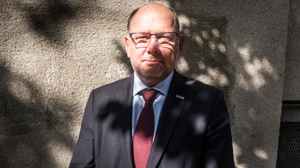 Urban Ahlin, Sveriges ambassadör i Washington, förefaller vara mer än lagom ljusskygg.