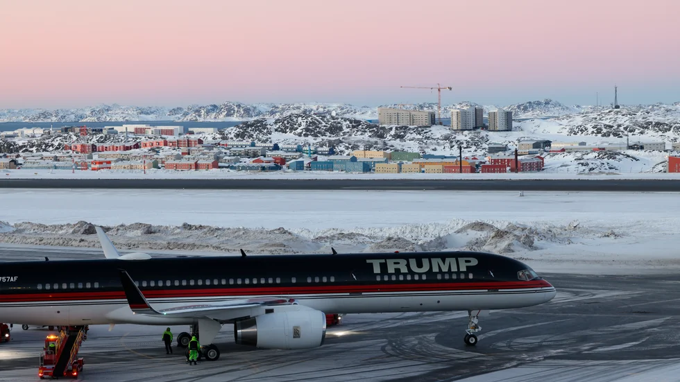 Donald Trumps flygplan landar i Nuuk i januari, när hans son Donald Trump jr besökte Grönland.