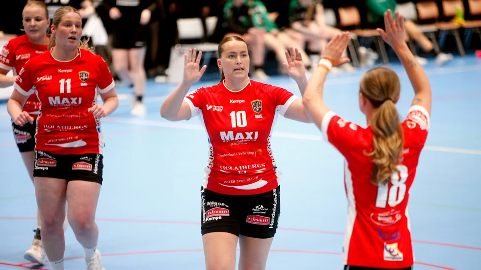 Jennifer Ringblom och EHF-damerna bjöd på drama från den högre skolan i mötet med Alfta.