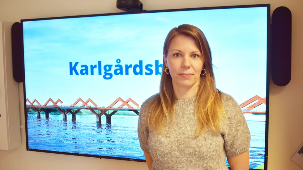 Sara Keisu-Lundh, S, tycker det är synd att bron inte redan är byggd med tanke på stadens trafikproblem. 