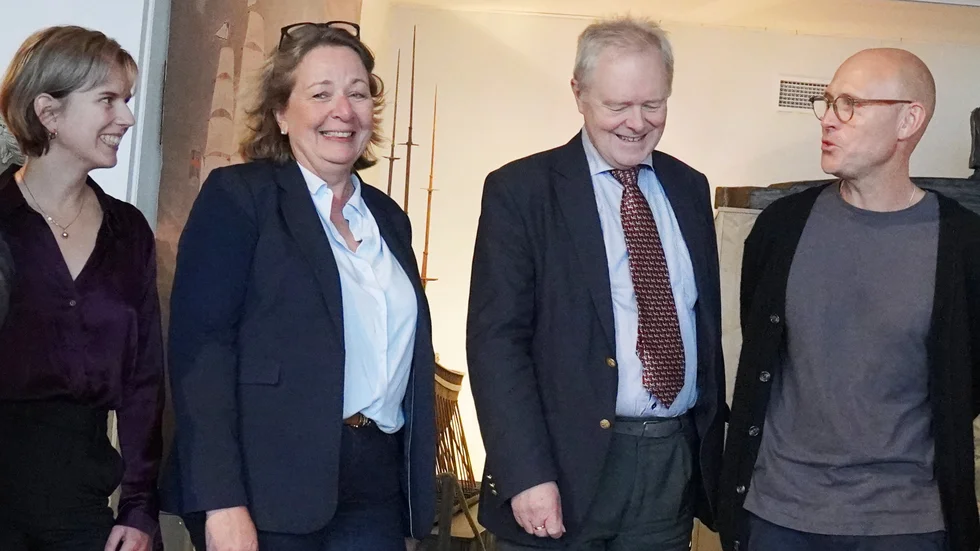 Sofie Gustafsson, Maria Nordensten och Olof Nimhed från Västerviks museum tycks skratta gott åt skämt från Niklas Lindh, Västervik framåt.