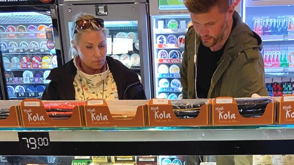 Poliserna Emma Svensson och Martin Vidgren deltog i tillslaget mot butiken som misstänks ha sålt narkotiska preparat till sina kunder.