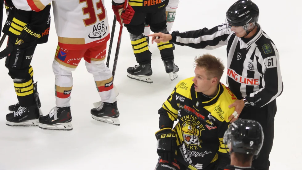 Hampus Eriksson blir avstängd i två matcher för tacklingen mot Kalmar Victor Laz under onsdagens match.