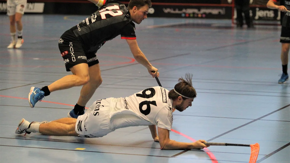 Solfjäderstadens Joel Hermansson, en av 1997-spelarna, lägger av med innebandyn. Även målvakten Olle Thörner lämnar Fjädern.
