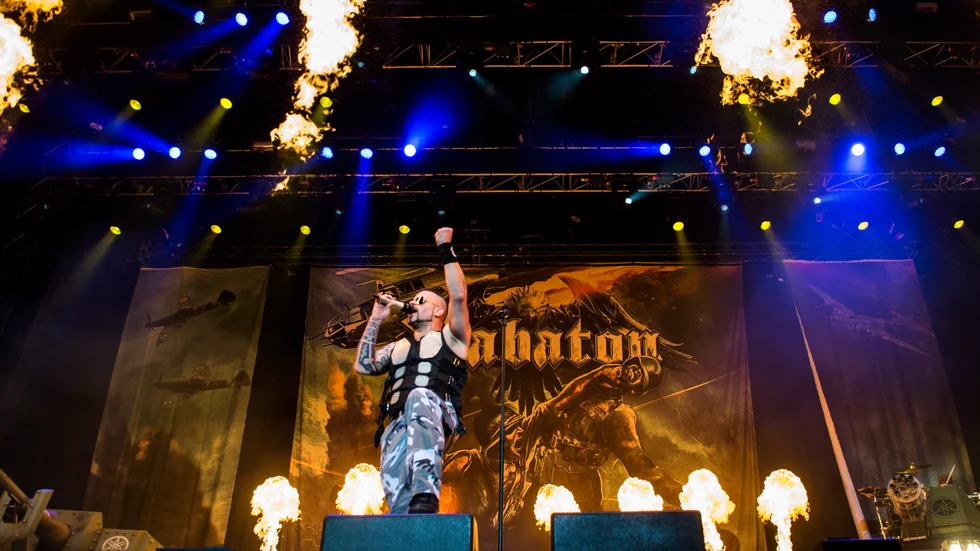 Rätt eller fel av föreningen Vetenskap och folkbildning (VoF) att utse hårdrocksbandet Sabaton till årets folkbildare?, undrar krönikören Lina Stoltz.