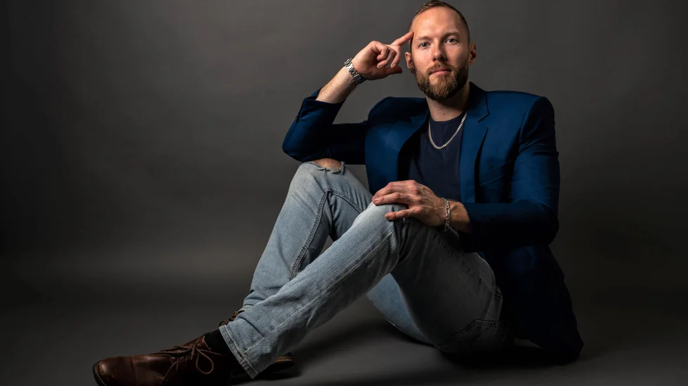 "Hiphopkriminologen" vill förändra ungdomars självbild och mata dem med positiva ord i stället för den gansterrap som ofta handlar om våld, kriminalitet och droger.