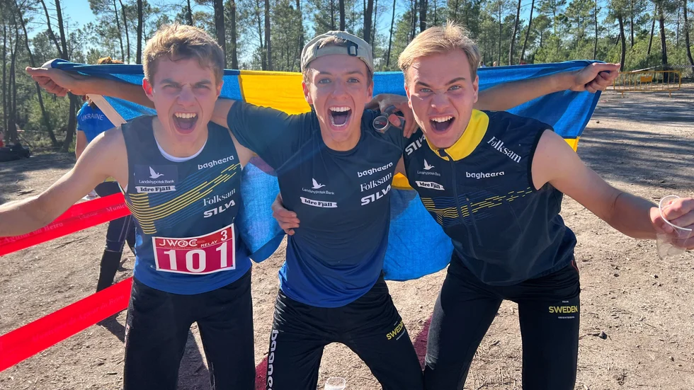 Noel Braun, Edvin Nilsson och Jesper Johansson efter det svenska guldet på junior-VM i Portugal.