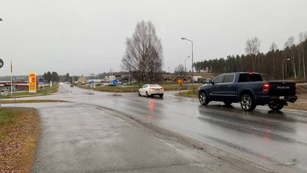 Korsningen Tjärnvägen-Gamla Burträskvägen. Här skedde det tre incidenter på kort tid i år.