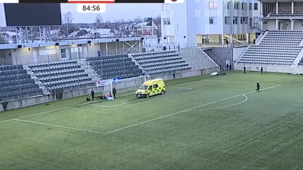 Filippa Karlberg fick köras till sjukhus med ambulans efter att ha skadat sig i Tjusts träningsmatch borta mot Kenty.