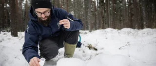 Vänder bilen – efter det plötsliga samtalet: "Försten dit då"