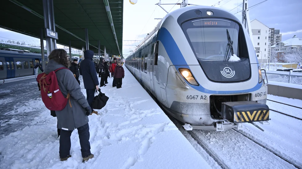 Om du ska åka till Arlanda i helgen kan du hamna i Märsta i stället. Linje 40 åker nämligen en annan väg för att täcka upp för personalbristen.