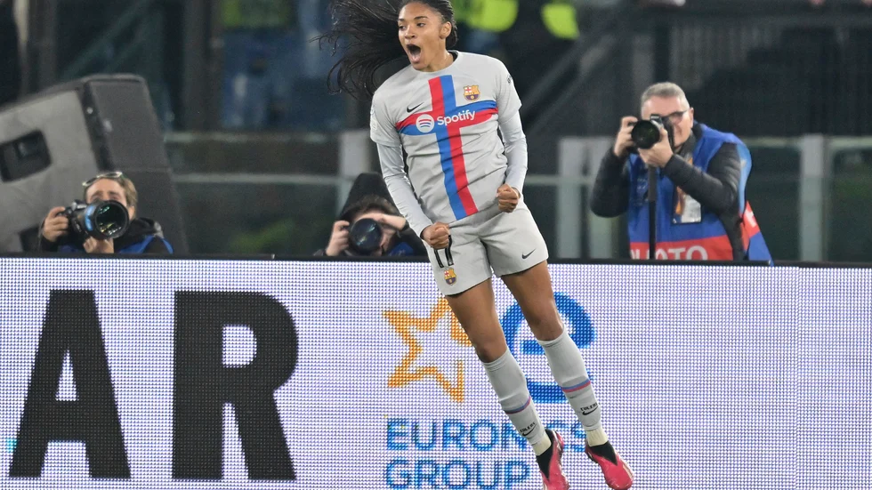 Salma Paralluelo gjorde matchens enda mål när Barcelona vann mot Roma med 1–0 i den förta Champions League-kvartsfinalen.