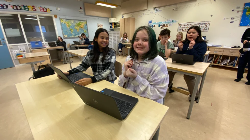 Stella Gustavsson, Veronica Lindahl och resten av klass 5A i Dansutskolan kämpade för Gnesta i kvartsfinalen på Vi i femman.
