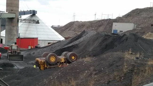 RASADE. Trucken rasade och välte. En olycka som enligt anställda hade kunnat förhindras.