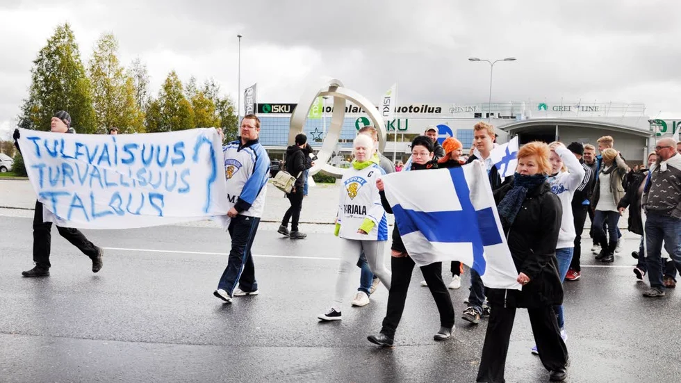 EN TILL. Nya demonstrationer ska hållas på lördag. En för stängda gränser och en för öppna gränser.