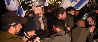 Tiotusentals i protester mot Israels regering