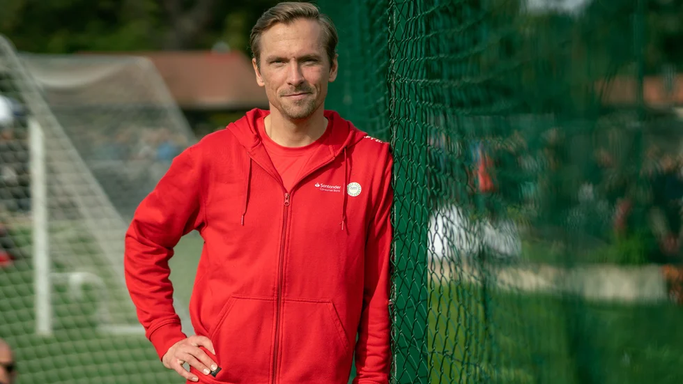 Skidåkarlegendaren Johan Olsson är och har varit inblandad i både En svensk klassiker och Vätternrundan. Nu blir han årets starter som är en ny roll som Vätternrundan skapat.