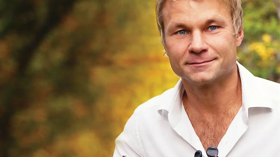 Riksspelmannen Daniel Wikslund i Tjautjaus är kritisk mot att det tog så lång tid att få igång mobiltelefonin.