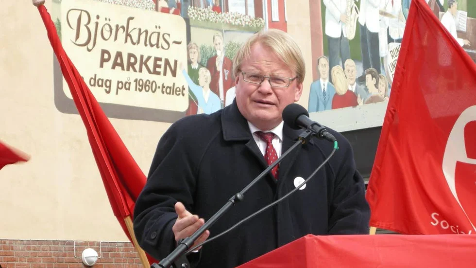"Socialdemokraterna säger nej till Natomedlemskap", säger Peter Hultqvist, Socialdemokraternas försvarspolitiske talesperson.