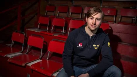 Talangen som blev kvar. Efter att Marcus Oskarsson och Johan Porsberger lämnat har nu unge målvakten Joel Lassinantti skrivit på för två år till med Luleå Hockey.