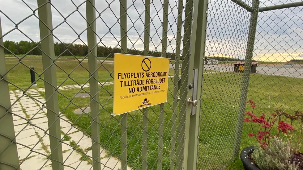 Hur kan någon överhuvudtaget fortsätta och bygga ut en flygplats med tanke på den klimatomställning, som pågår just nu? frågar sig debattören apropå den senaste tidens debatt om Västerviks flygplats och dess framtid.