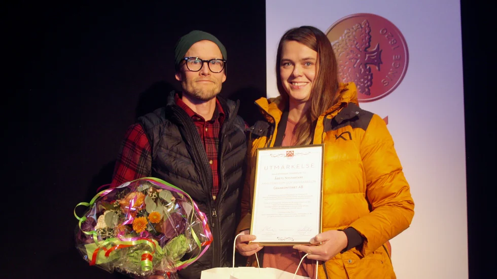 Jesper Eriksson och Anna Israelsson, Grankontoret, blev Årets Nystartare i Malå.