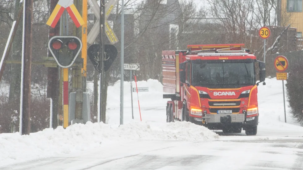 Räddningstjänst var på plats tillsammans med ambulans och polis. 