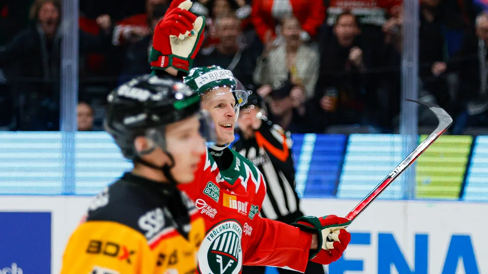 Frölundas Max Friberg, i bakgrunden, fick det sista ordet i den första CHL-semifinalen mot Luleå. Arkivbild.