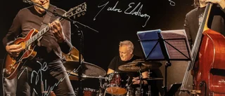 Konsertfotografen ställer ut bilder med autografer