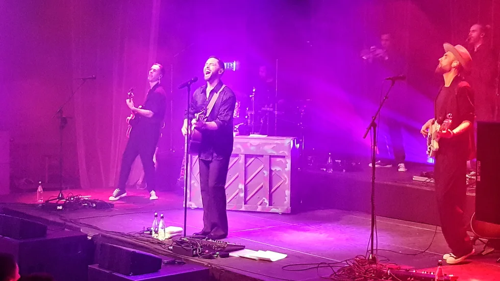 Måns Zelmerlöw bjöd på en personlig konsert i ett fullsatt Acusticum.