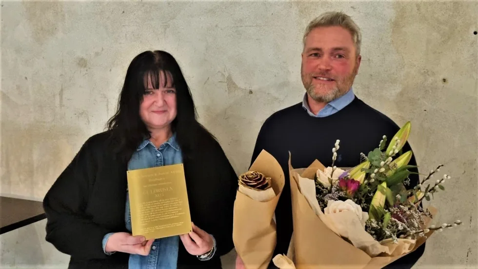 Sarah Howarth och Joakim Ahrling överaskades under föreningens årsmöte på måndagskvällen.