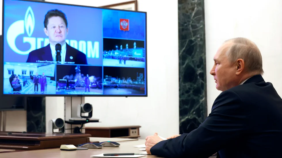 Ryske presidenten Vladimir Putin pratar med Gazprom vd Aleksej Miller via skärm. Arkivbild.