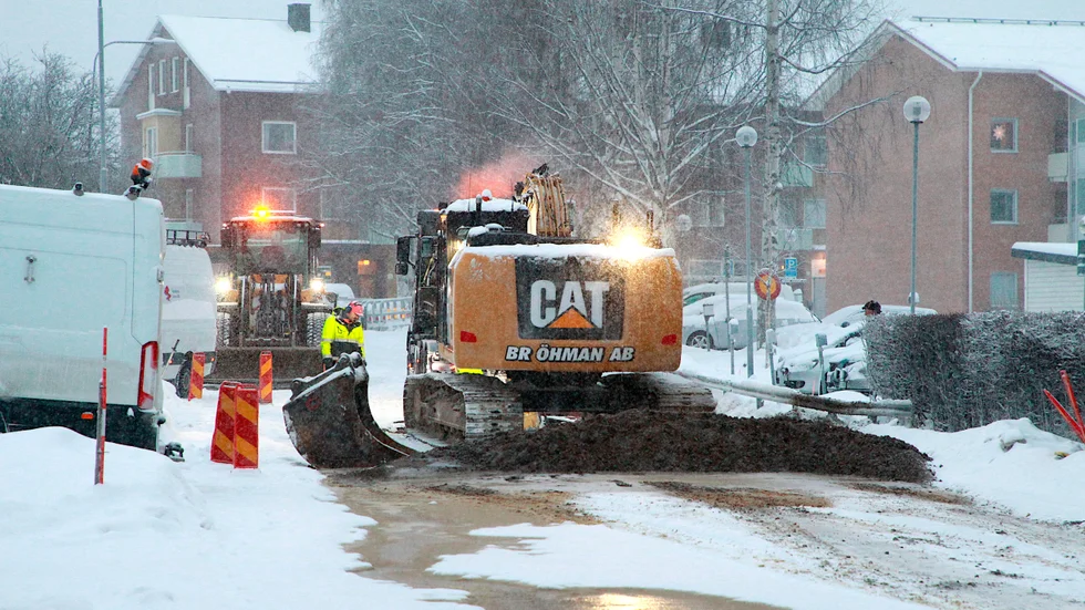 Vattenläckan på Lomtjärnsgatan är bara en av många kommande. 65 procent av VA-nätet skulle egentligen behöva bytas ut då det är föråldrat. Men det är enorma kostnader inblandade.