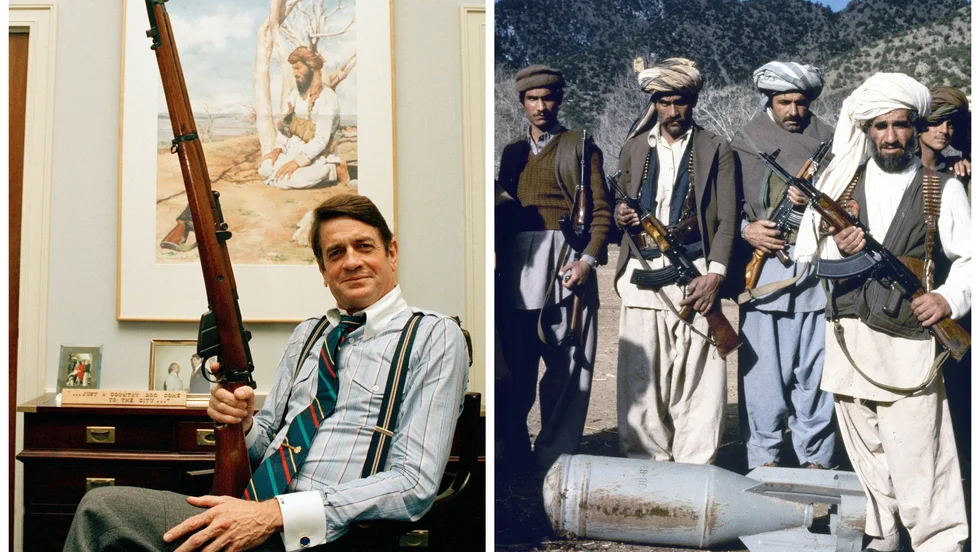 Verklighetens Charlie Wilson och afghanska gerillakrigare som poserar med en sovjetisk bomb 1981.