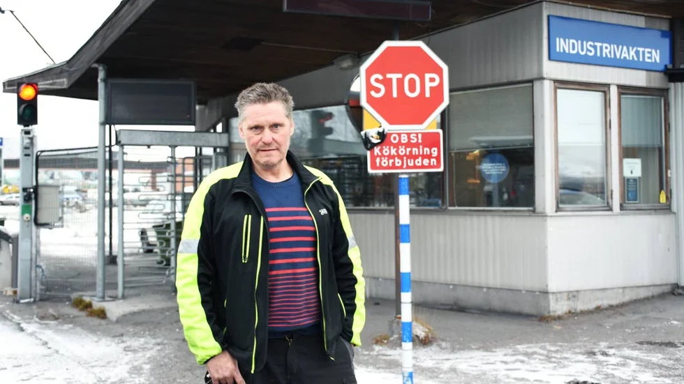 LARMADE. Åke Edholm fick köra sin svårt sjuka kollega till akuten själv, SOS alarm kunde inte hitta industrivakten på LKAB.