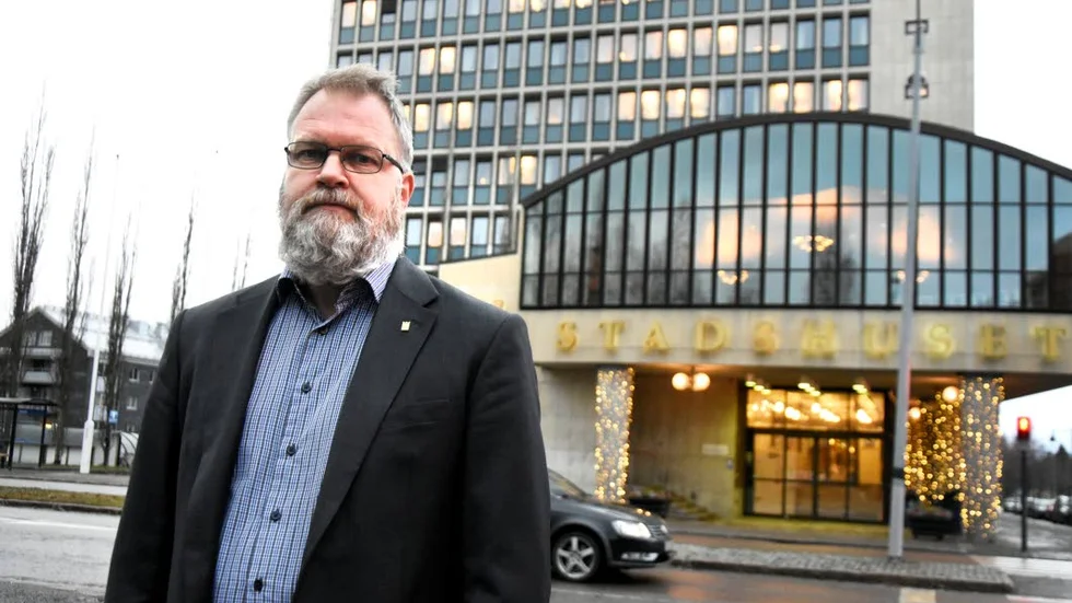 SER FÖRDELAR. ”Att vi föreslår en upphandling är i linje med lagen om offentlig upphandling och vi får fördelar av det”, säger Håkan Wiklund, tillväxtstrateg på Luleå kommun som utformat förslaget som är på väg till politikerna.